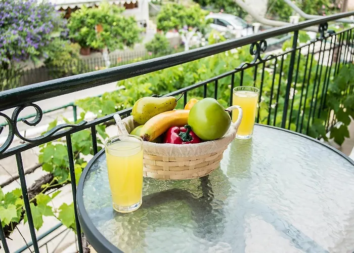 The Grapevine פורוס