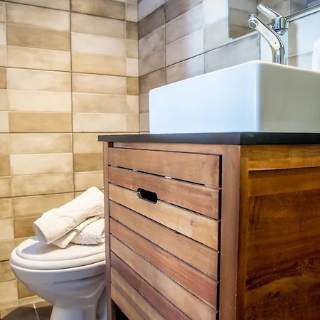 The Grapevine Poros (Kefalonia)